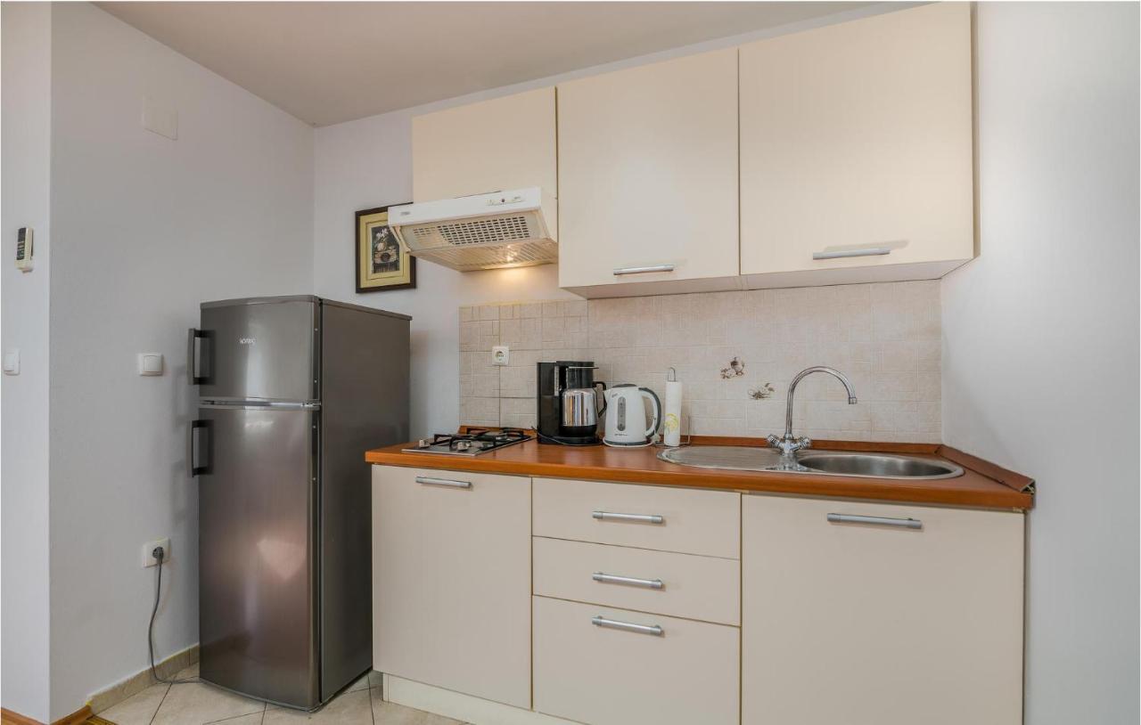 Nice Apartment In Malinska Dubasnica With Kitchen Exterior foto