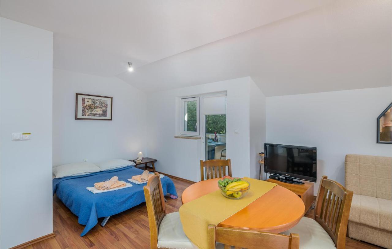 Nice Apartment In Malinska Dubasnica With Kitchen Exterior foto