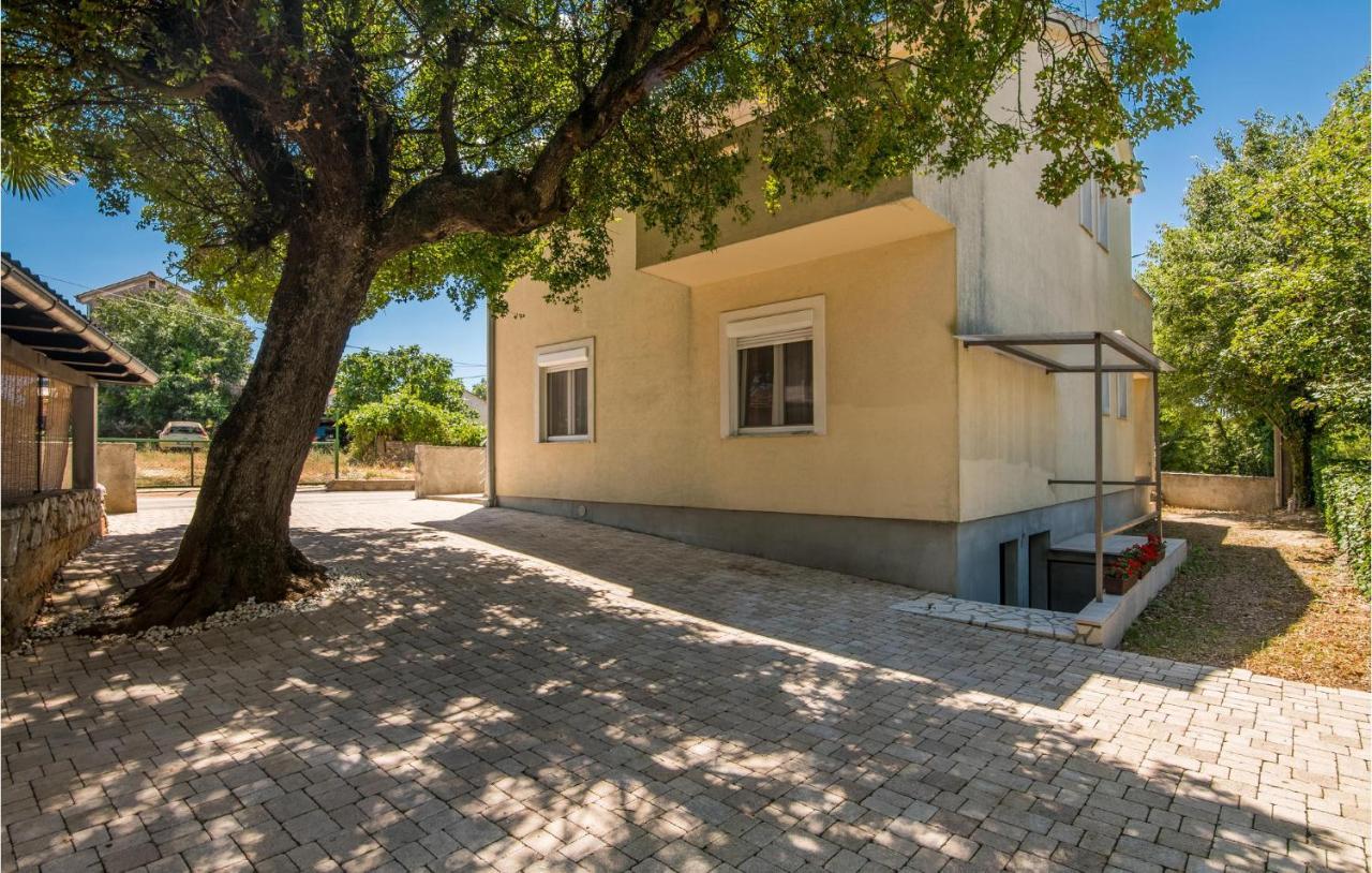 Nice Apartment In Malinska Dubasnica With Kitchen Exterior foto